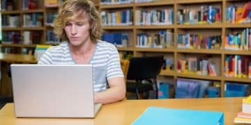 US College Application 2025: A Senior's Step-by-Step Guide - Cover Image